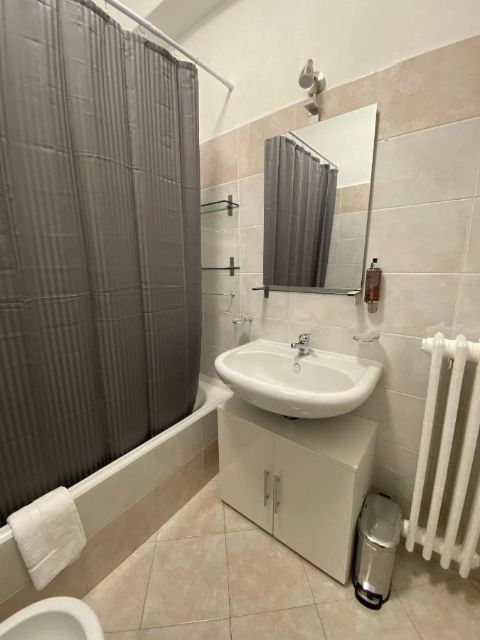 Ferienwohnung Dimora De Amicis 88 Bari Exterior foto